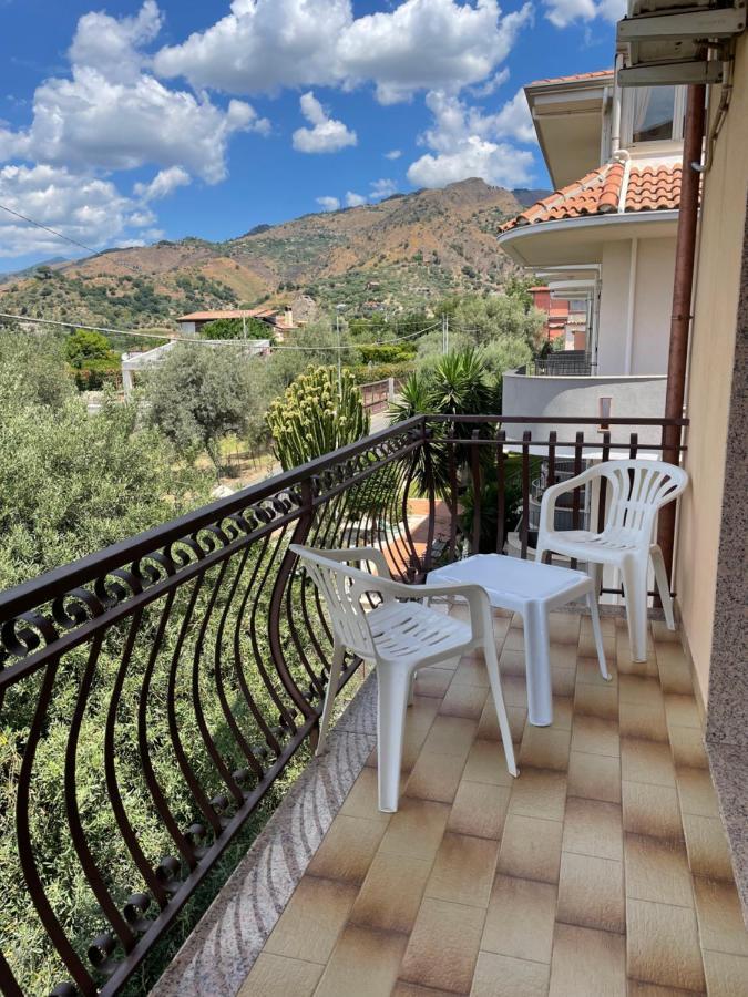 Pipa'S Suntrap Apartment Taormina Exterior photo
